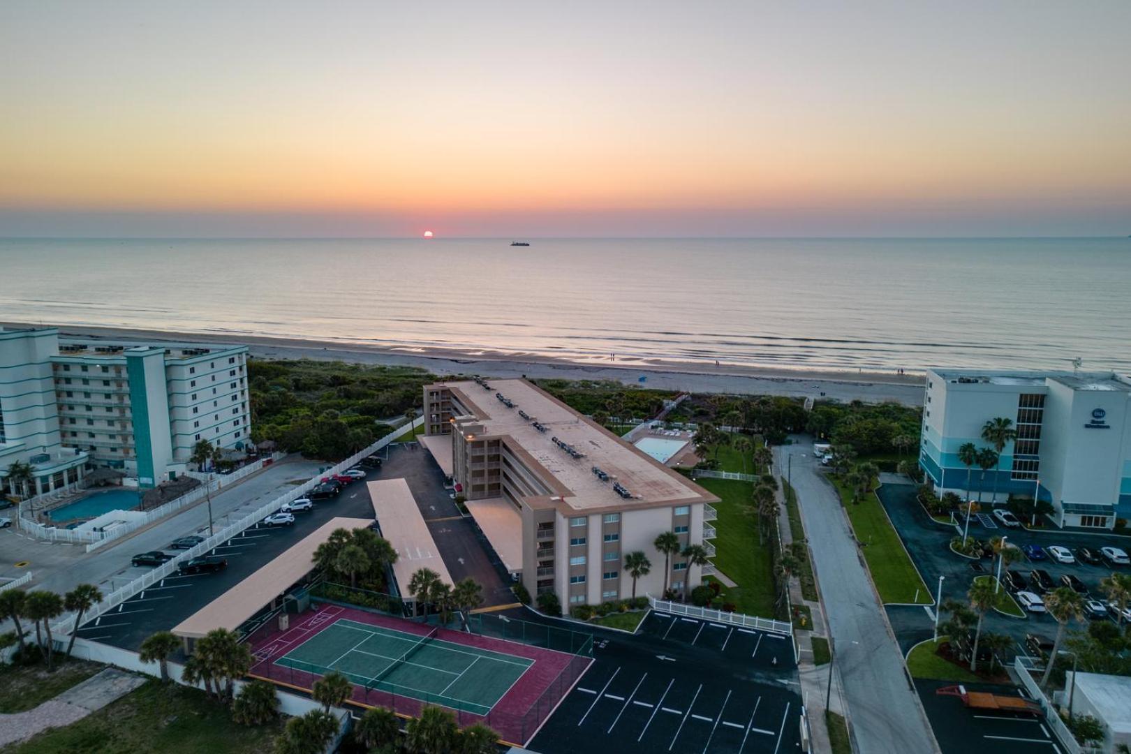 Cocoa Beach Towers Екстер'єр фото