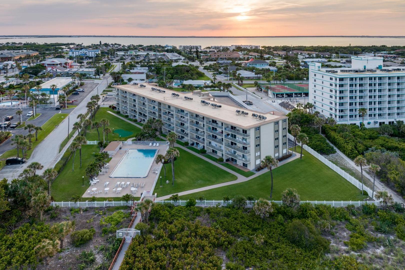 Cocoa Beach Towers Екстер'єр фото