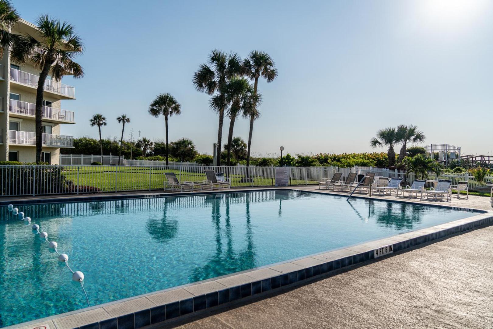 Cocoa Beach Towers Екстер'єр фото