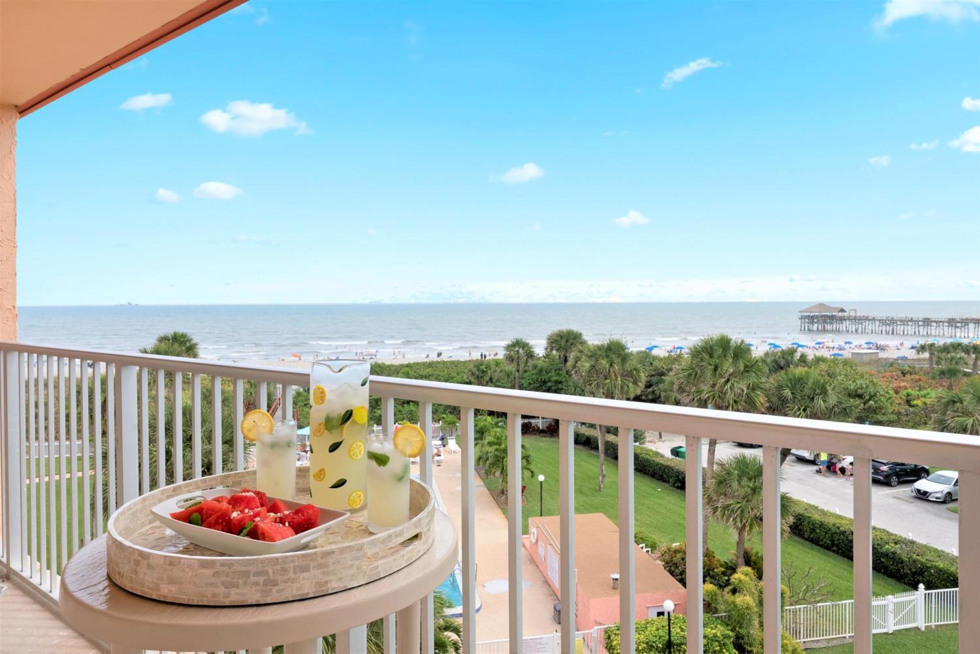 Cocoa Beach Towers Екстер'єр фото