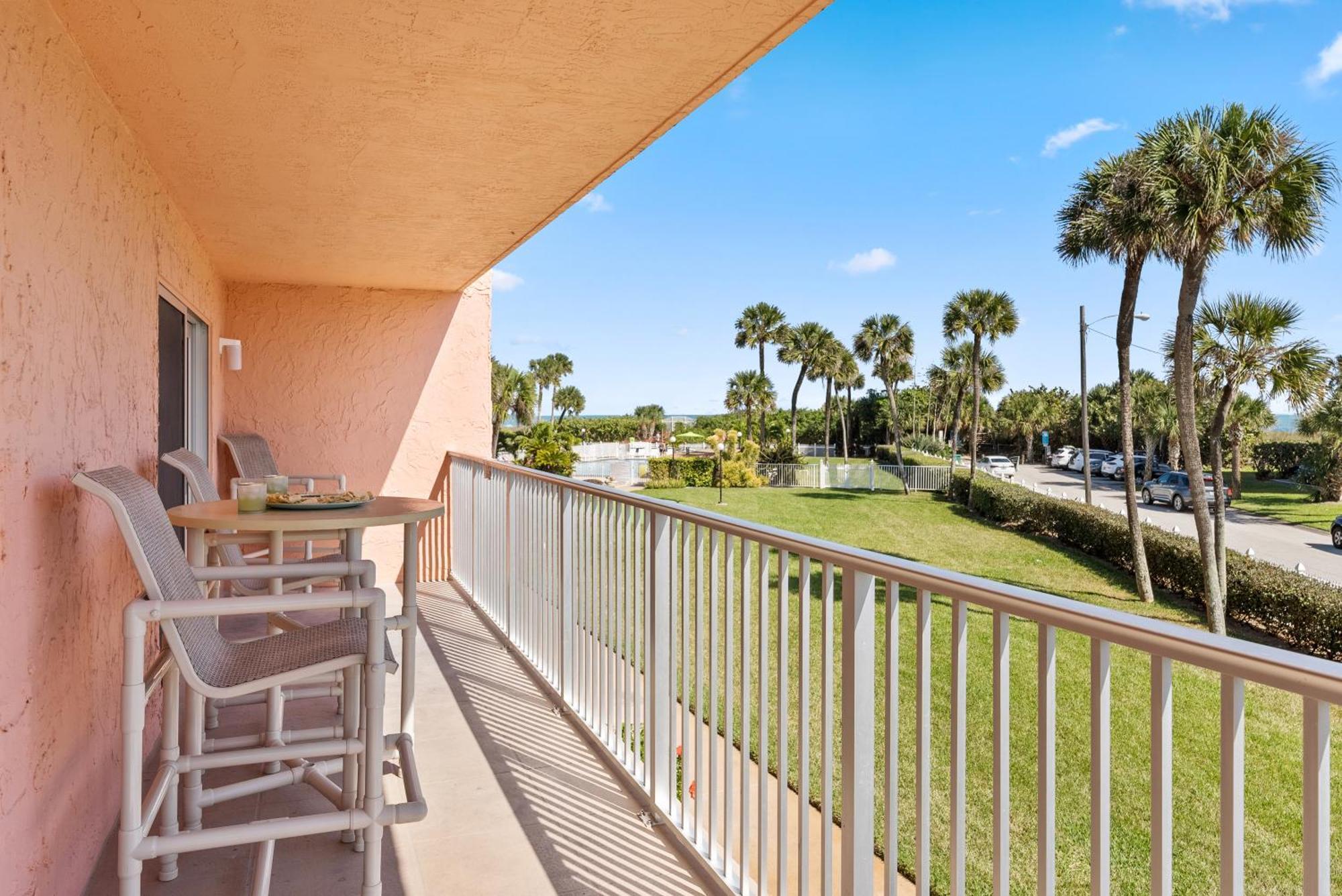 Cocoa Beach Towers Номер фото