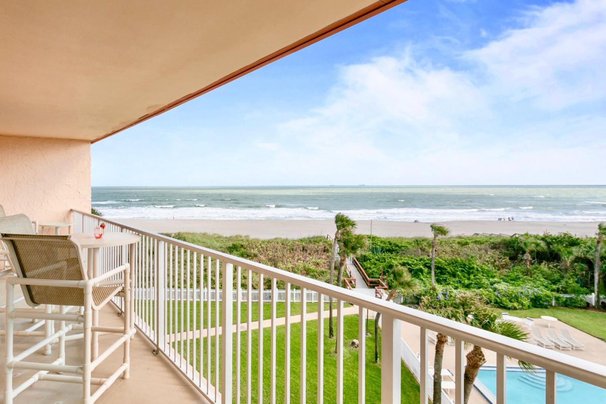 Cocoa Beach Towers Номер фото
