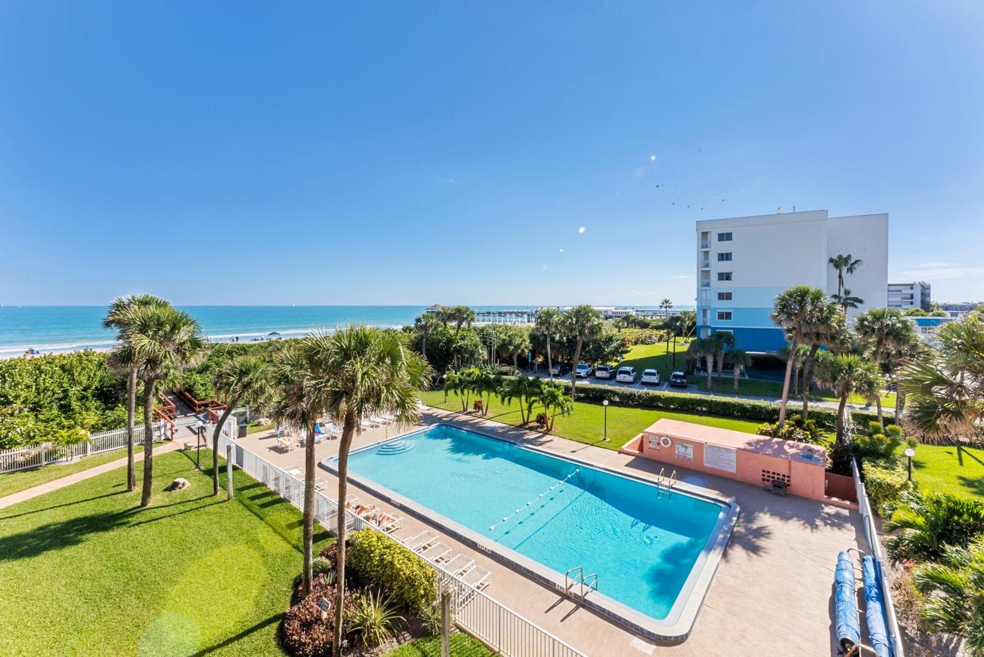 Cocoa Beach Towers Екстер'єр фото